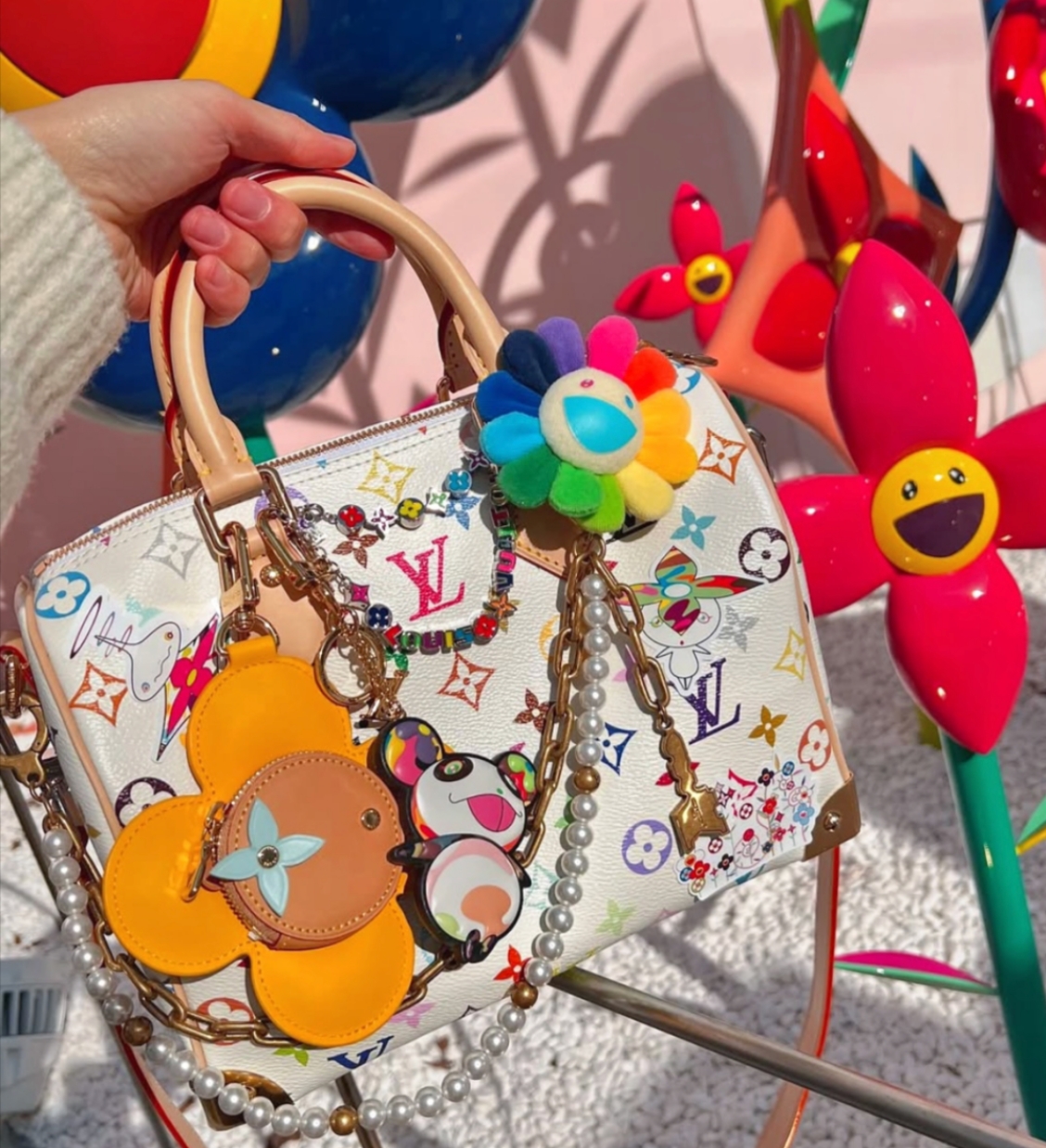 Discover the Allure of the LV × Speedy 25 in White Multicolor